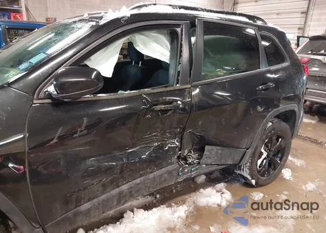 2016 Jeep Cherokee Altitude из США, поврежденный, VIN 1C4PJMCS1GW182380